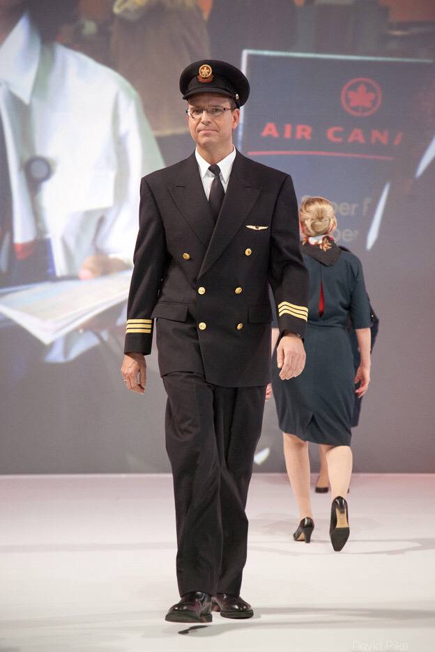 훌리들아 북미 항공사별 뱅기 도장하구 유니폼 어디가 이뻐? | 인스티즈