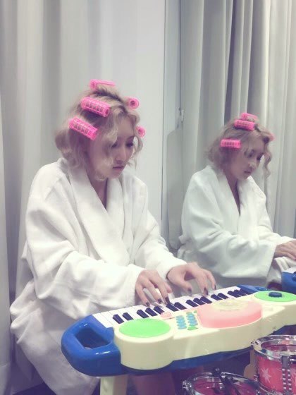 딸이 걸그룹 데뷔해서 동네에 현수막.jpg | 인스티즈