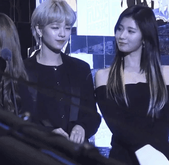 살살녹는 사나의 눈빛.gif | 인스티즈