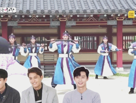 배우와 아이돌의 차이.gif | 인스티즈