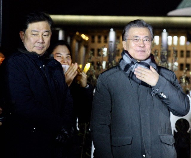 어제 국회 앞, 구황 문재인 선생.jpg | 인스티즈