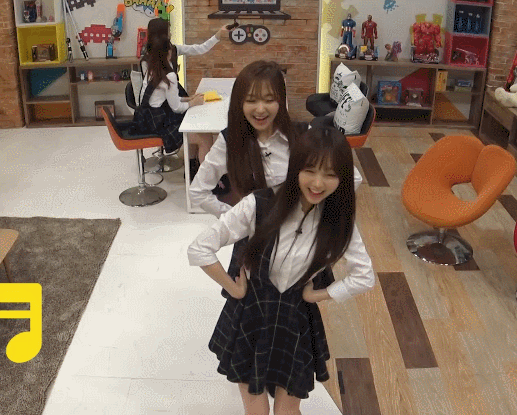 [소움데] 레드벨벳의 Happiness 춤을 추는 빵떡이와 케이.gif | 인스티즈