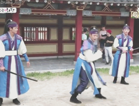 배우와 아이돌의 차이.gif | 인스티즈