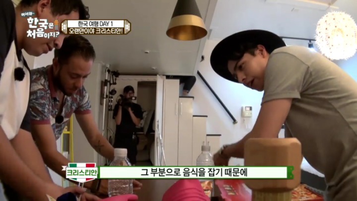 [어서와한국은처음이지?] 태어나서 처음으로 젓가락질 해보는 크리스티안의 친구들 | 인스티즈