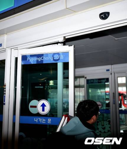 공항 문 뿌신 워너원 팬들 JPG | 인스티즈