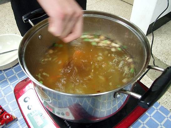 군인들 군대에서 라면끓어먹기 | 인스티즈