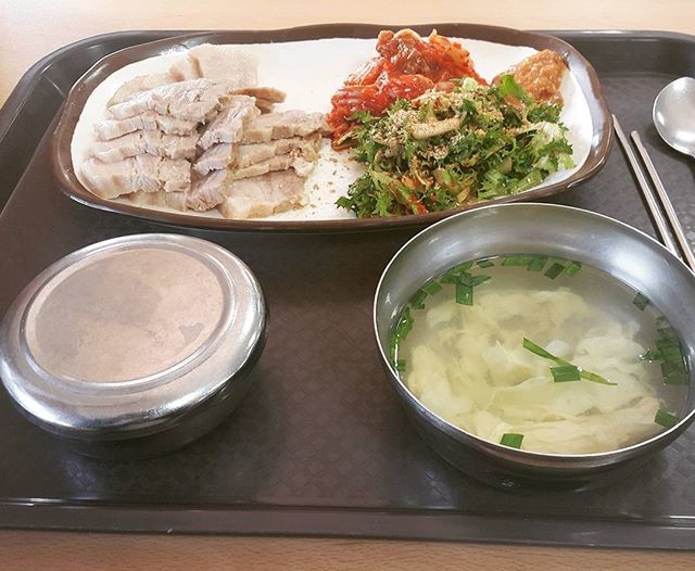 부경대학교 학식 4400원 삼겹수육정식 - 인스티즈(instiz) 이슈 카테고리