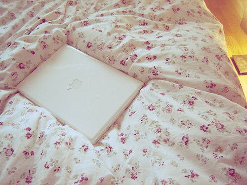 그립다고 써보니 차라리 말을 말자 그냥 긴 세월이 지났노 라고만 쓰자 | 인스티즈