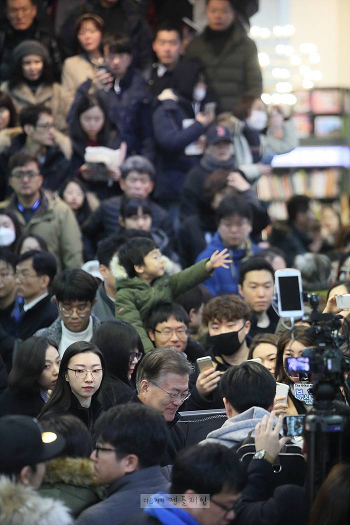 남포문고에서 한시간동안 465권 팔고간 일일점원 문재인.jpg | 인스티즈