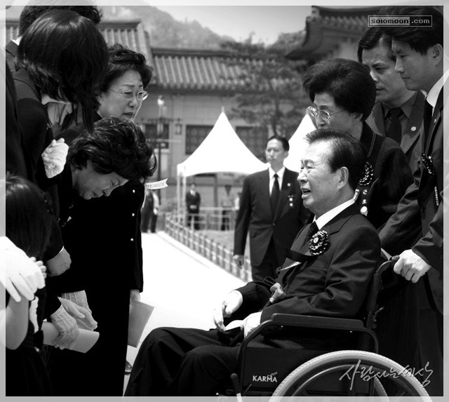 사진으로 보는 대한민국 정치 느와르 10년 (사진많음) | 인스티즈