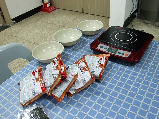 군인들 군대에서 라면끓어먹기 | 인스티즈