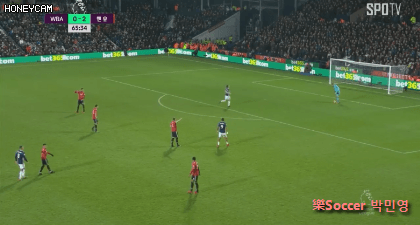 어제자 롱킥 뽐내면서 화풀이(?)하는 데 헤아 ㅋㅋㅋ.gif | 인스티즈