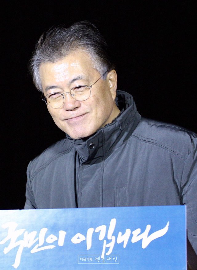 어제 국회 앞, 구황 문재인 선생.jpg | 인스티즈