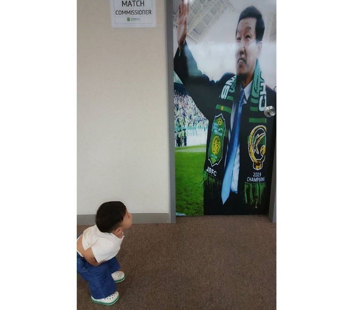 아빠 직장상사에게 인사한 대박이 | 인스티즈