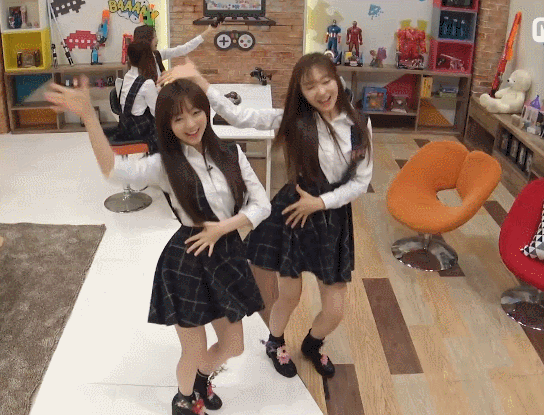 [소움데] 레드벨벳의 Happiness 춤을 추는 빵떡이와 케이.gif | 인스티즈