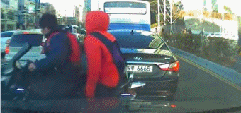 인간의 판단력이 제로일때 생기는 현상.gif | 인스티즈