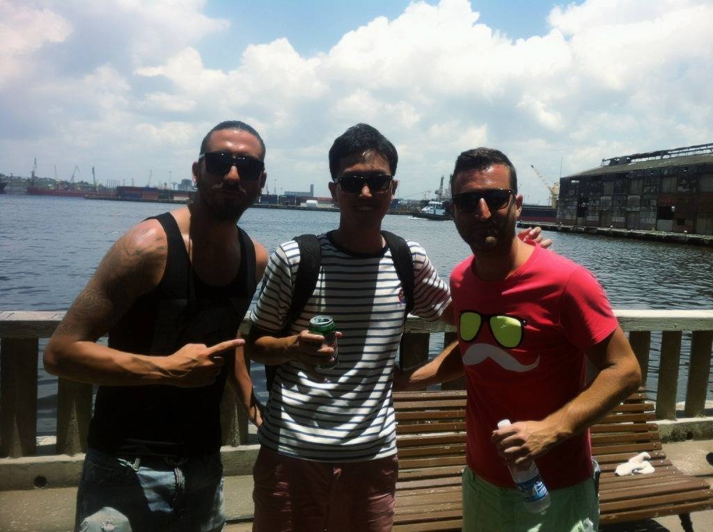 해외여행갔다가 한국인 만난 치코 | 인스티즈