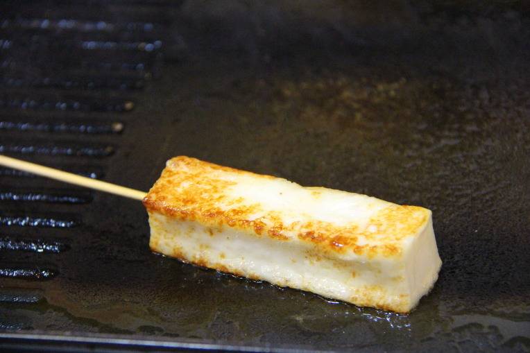 [치즈] 별다른 번거로운 조리 없이 그저 치즈 그대로 익혀서 먹는.... 구워먹는 치즈 | 인스티즈