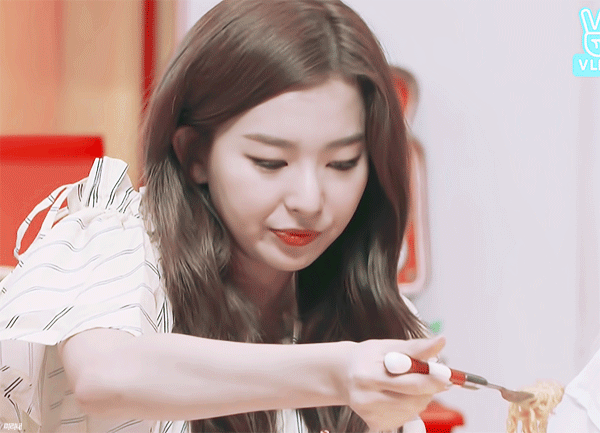 방송에서 계속 먹기만 하는 슬기.gif | 인스티즈