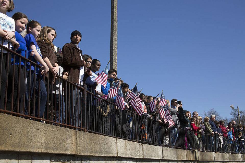 여러 국가들이 용감하게 싸운 영웅들을 떠나보내는 방법 | 인스티즈