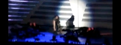 가수들한테 너무 위험한 무대 리프트장치.gif | 인스티즈