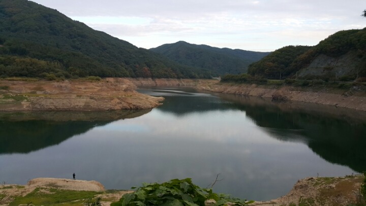 최악의 가뭄... 경북 문경 경천호.jpg | 인스티즈