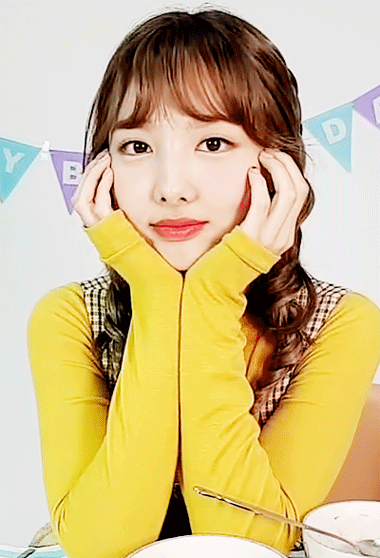 양갈래 머리한 트와이스의 나연 | 인스티즈