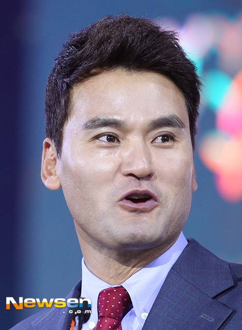 많은 사람들 앞에서 얘기하는게 줄거운 투머치 토커 ㅋㅋㅋ.jpg | 인스티즈