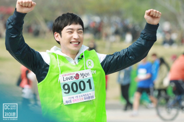 [파수꾼] 이제훈 눈빛이 너무 리얼해서 상대배우가 실제로 무서워서 쫄았다는 흔한 눈빛 | 인스티즈