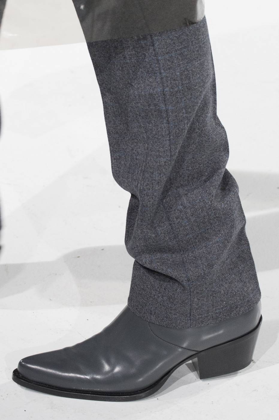 라프 시몬스가 처음으로 선보이는 Calvin Klein 신상 슈즈 & 백 | 인스티즈