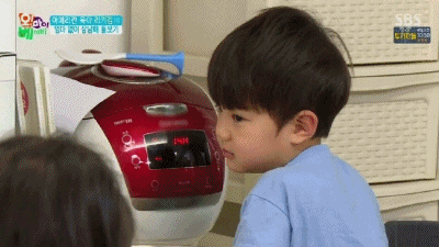[오마이베이비] 동생이 질투나는데 귀여운 태오.gif | 인스티즈