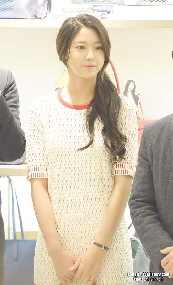 뽀사시한 설현 | 인스티즈