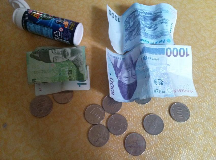 친척 동생이 집에 두고 간 것 | 인스티즈