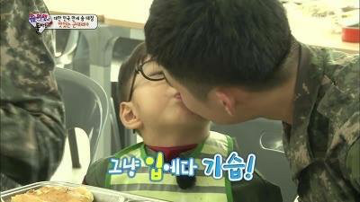 대한이 햄버거 만들어주는 군인삼촌.jpg (심장주의) | 인스티즈