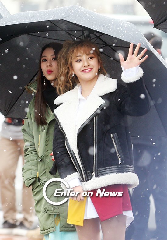 첫눈 속 트둥이들 | 인스티즈