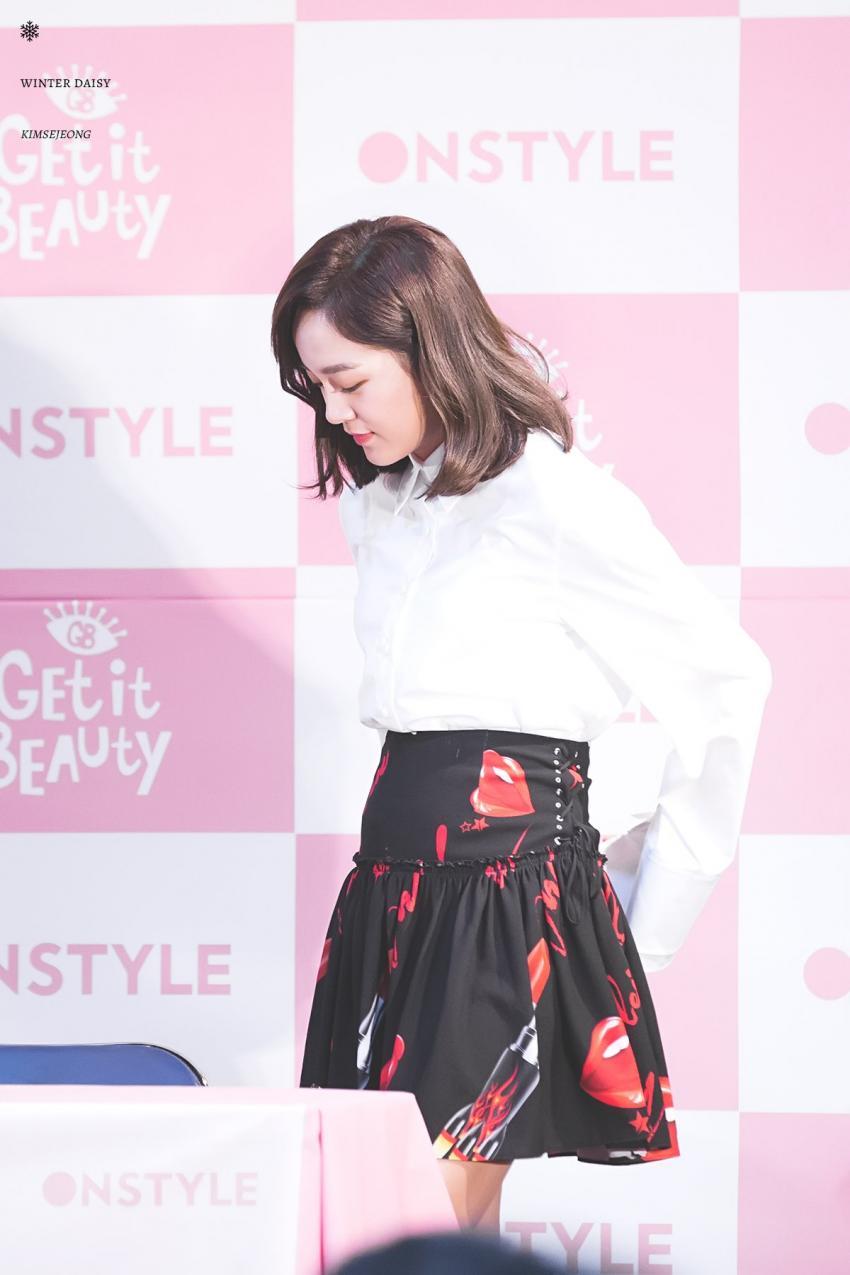 막냇동생 흐뭇하게 바라보는 언니들 | 인스티즈
