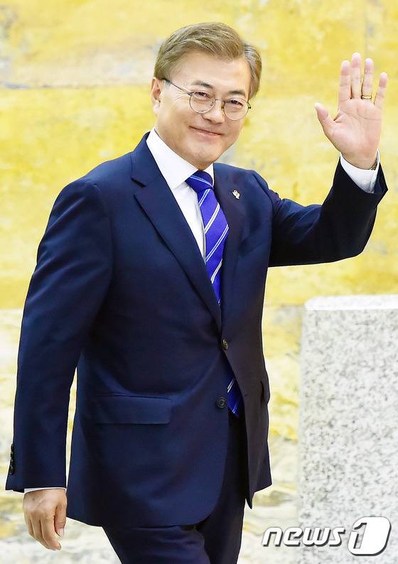 6/12 오늘의 문재인 대통령.jpg | 인스티즈