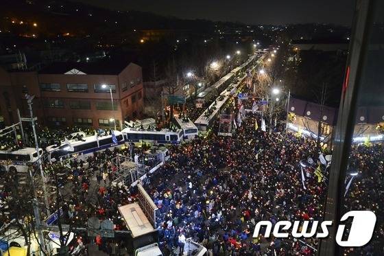 6차 촛불 최종집계 232만명..민주주의 새역사 쓰다(종합) | 인스티즈