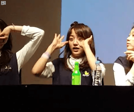 배트맨 못 하는 김세정.gif | 인스티즈