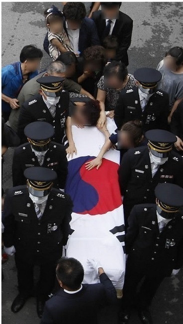 여러 국가들이 용감하게 싸운 영웅들을 떠나보내는 방법 | 인스티즈