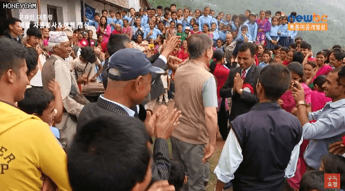 네팔에서 춤추는 문재인 대통령.gif | 인스티즈