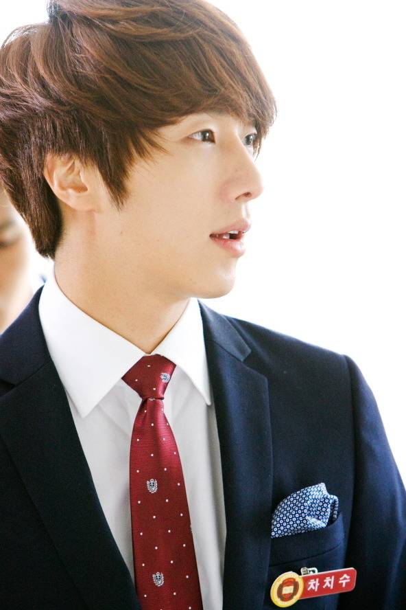 대박작품 하나만 만나면 진짜 탑으로 올라갈것같은 배우 | 인스티즈