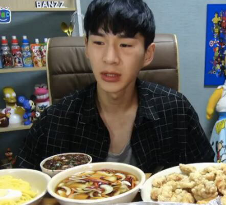 데이트폭력 여성 구한 후 눈 퉁퉁 부은 채로 방송한 밴쯔 | 인스티즈