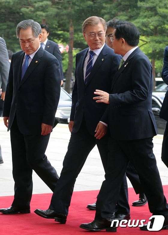 6/12 오늘의 문재인 대통령.jpg | 인스티즈