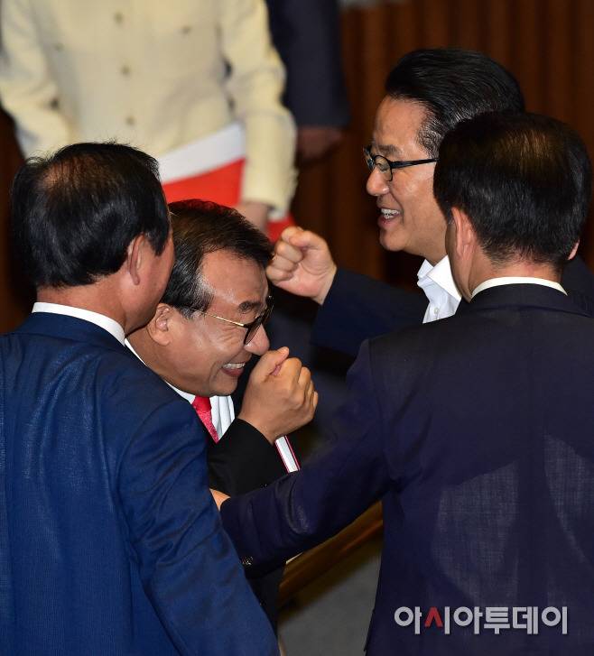 새누리당 애들도 못 까부는 할배 | 인스티즈