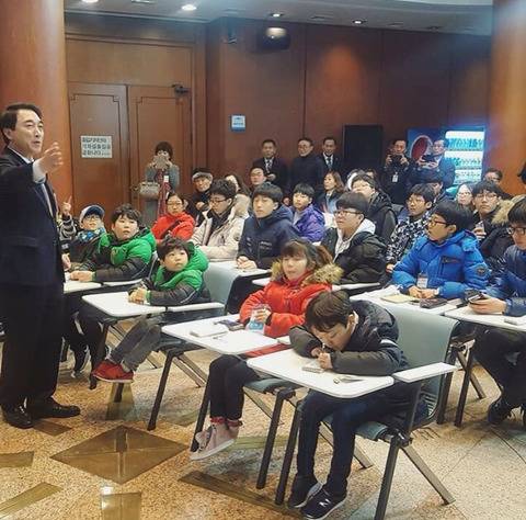 청와대를 찾은 어린이 기자단.jpg | 인스티즈