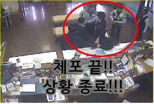 은행에 강도질 하러갔는데 바로 옆에서 경찰서장이 통장정리 중이었음.jpg | 인스티즈