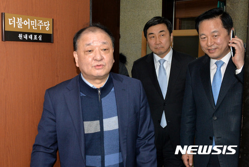 원내 대표실 들어가는 개헌파 .jpg | 인스티즈