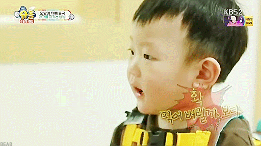 자기가 귀여운걸 알고있는거같은 대박이.jpgif | 인스티즈