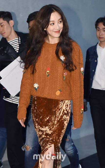 오늘자 정려원 | 인스티즈